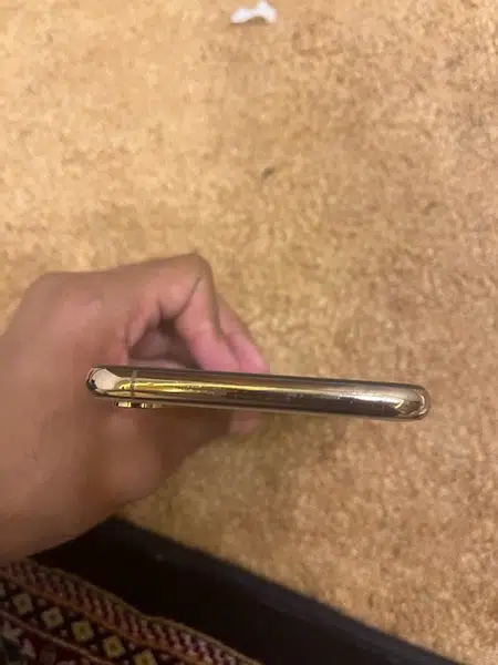 iphone xsmax Rs 75,000