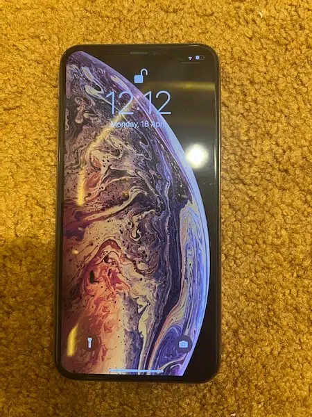 iphone xsmax Rs 75,000