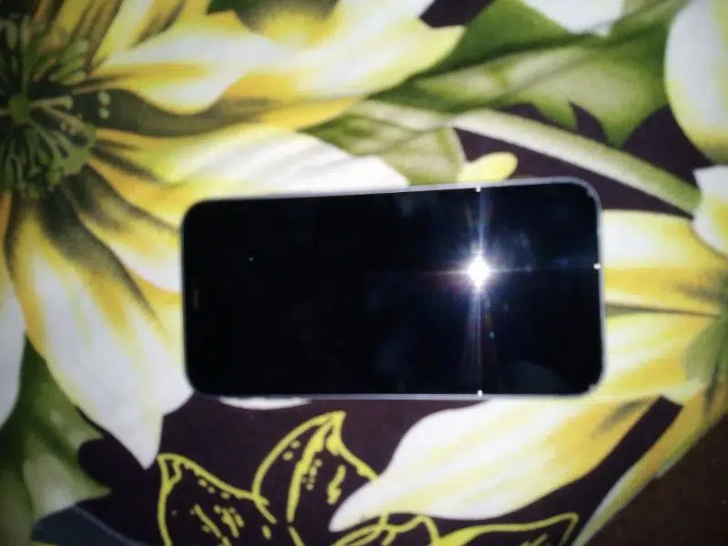 i phone 11 /128 only charger han sth box nai han Rs 65,000