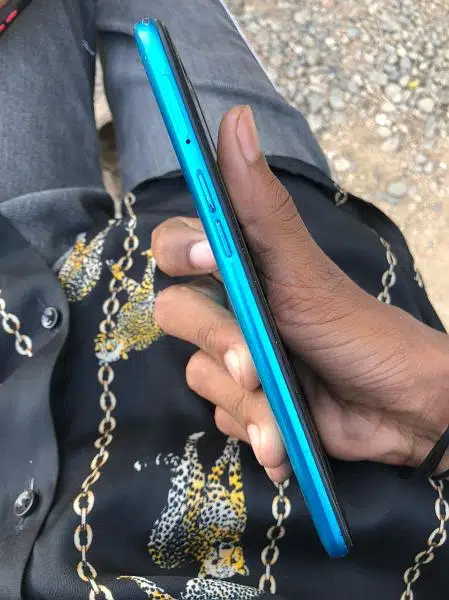 Realme 5i 4GB 64GB Complete saman All ok no any Fault Rs 23,000