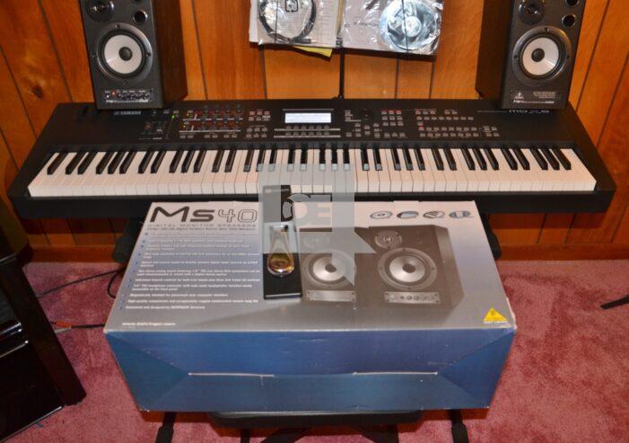 Yamaha MOX 8 with MS 40 SPEAKER