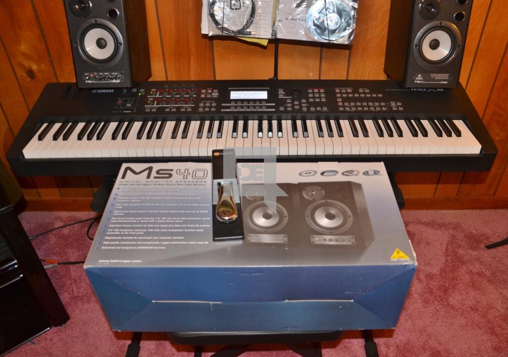 Yamaha MOX 8 with MS 40 SPEAKER