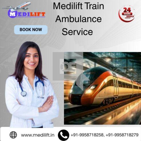Medilift Train Ambulance in Delhi provides Good Treatment inside