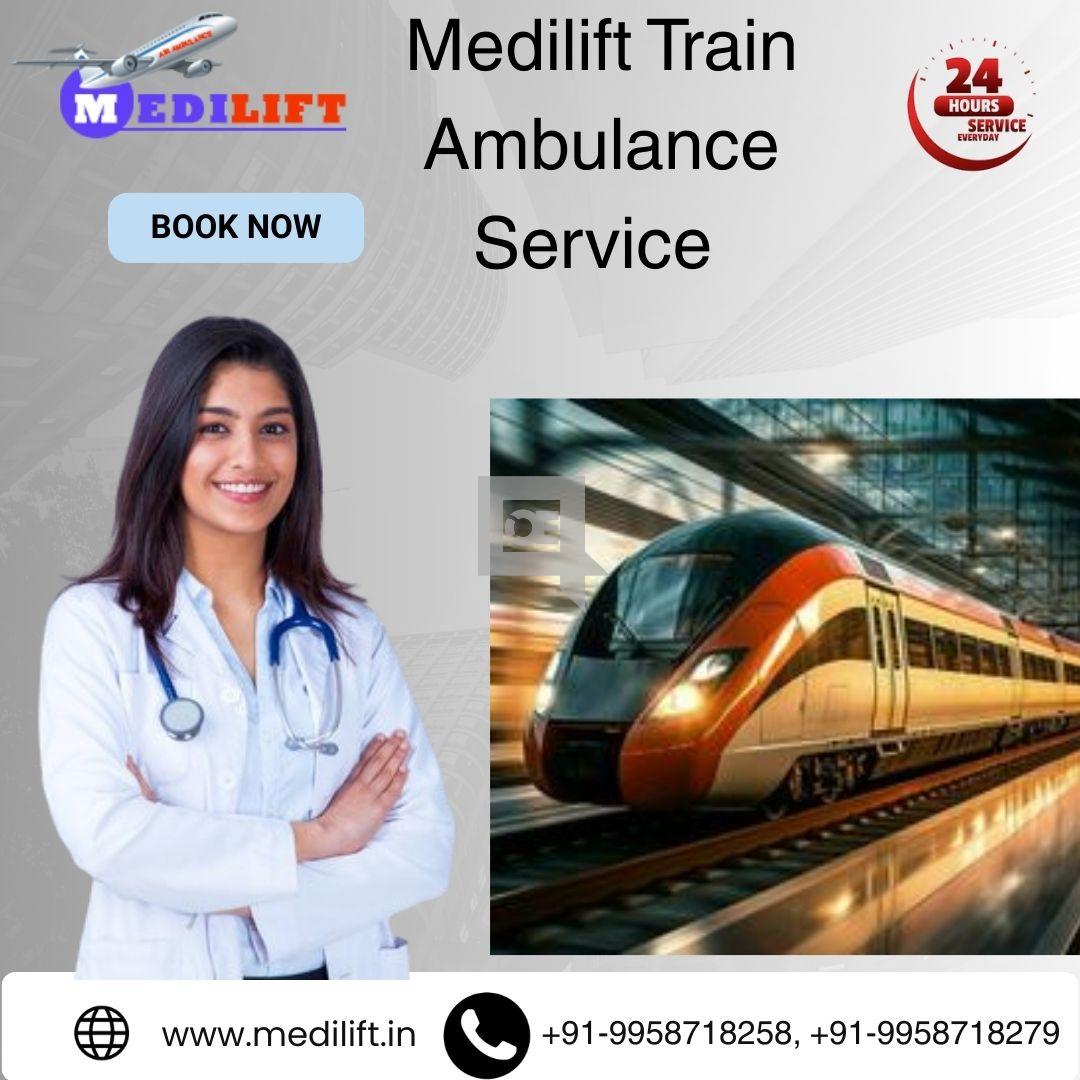 Medilift Train Ambulance in Delhi provides Good Treatment inside