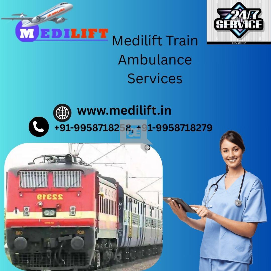Medilift Train Ambulance in Raipur Provides Transfer with Maximum Saf